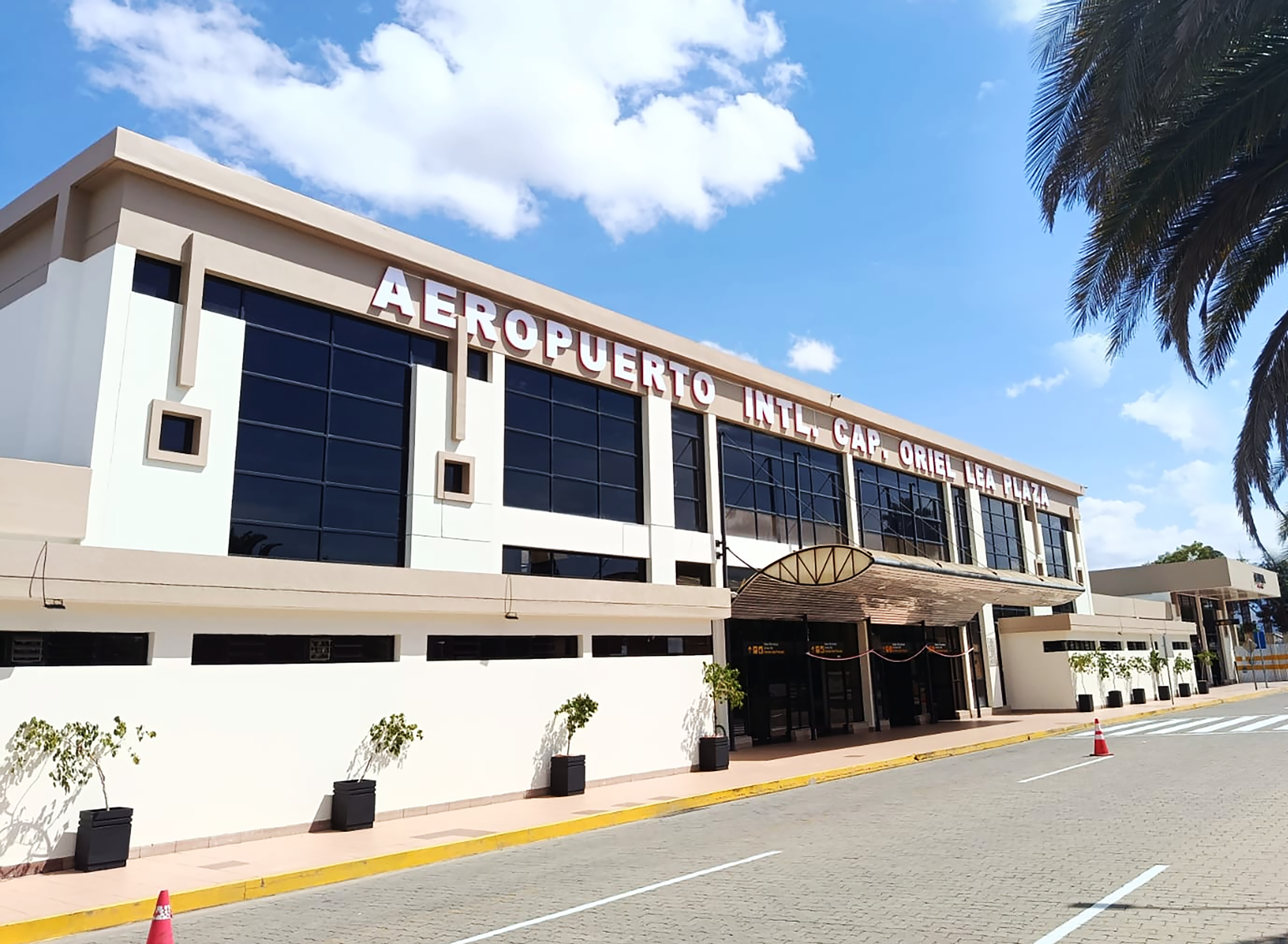 Aeropuerto Capitán Oriel Lea Plaza